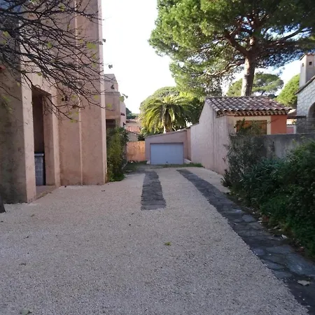 Apartamento : 2 Pièces, Jardin Privé, Proche Et Port, Wifi, Parking - Fr-1-335-161 Hyères