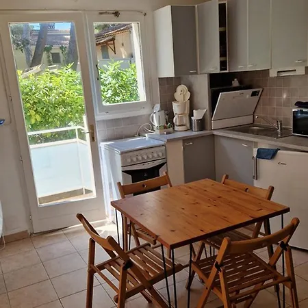 : 2 Pieces, Jardin Prive, Proche Et Port, Wifi, Parking - Fr-1-335-161 Hyeres
