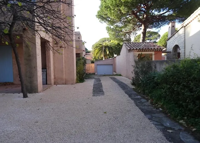 Appartamento : 2 Pièces, Jardin Privé, Proche Et Port, Wifi, Parking - Fr-1-335-161 Hyères
