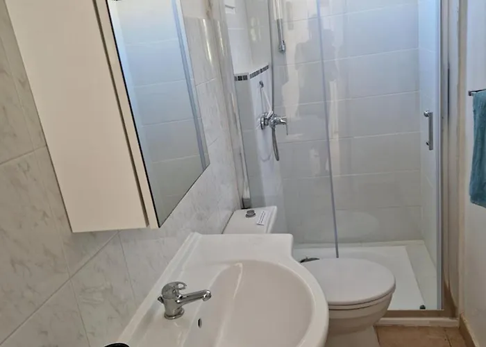 Appartamento : 2 Pièces, Jardin Privé, Proche Et Port, Wifi, Parking - Fr-1-335-161 Hyères